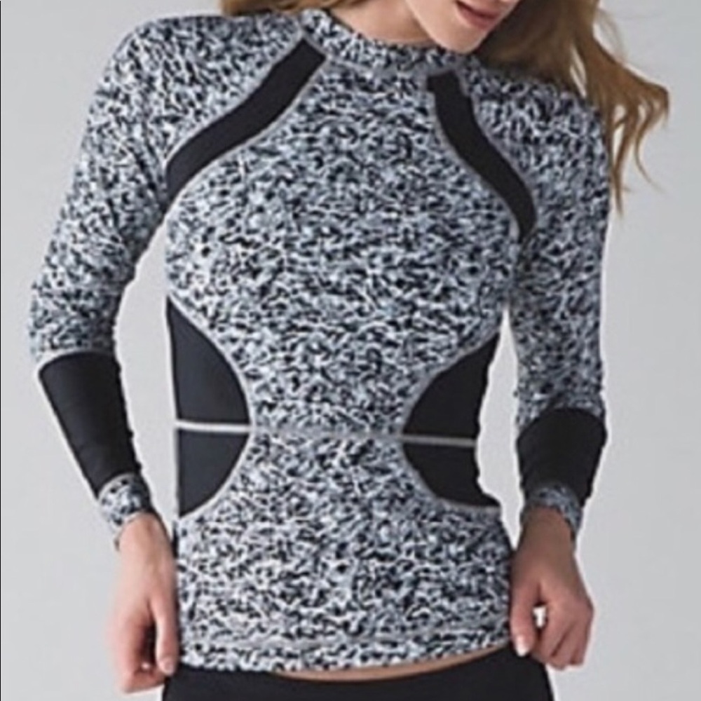 Lululemon Black & White Rash Guard Sun’s Out Top S